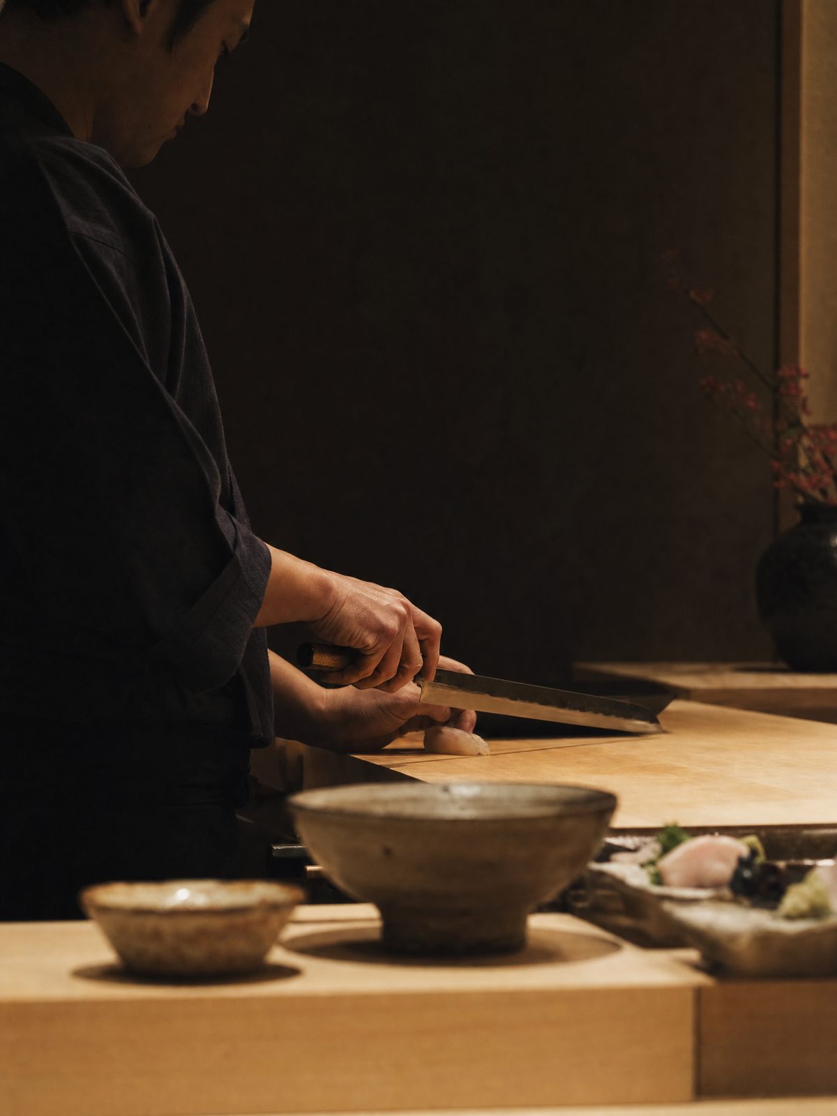 凪の料理長が出汁をとる様子